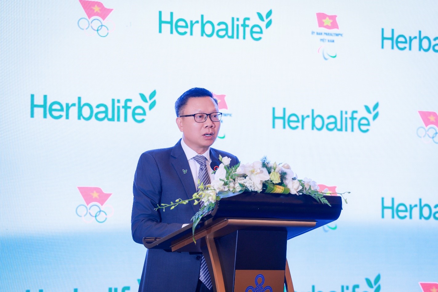 &Ocirc;ng Vũ Văn Thắng, Tổng Gi&aacute;m đốc Herbalife Việt Nam v&agrave; Campuchia ph&aacute;t biểu tại sự kiện