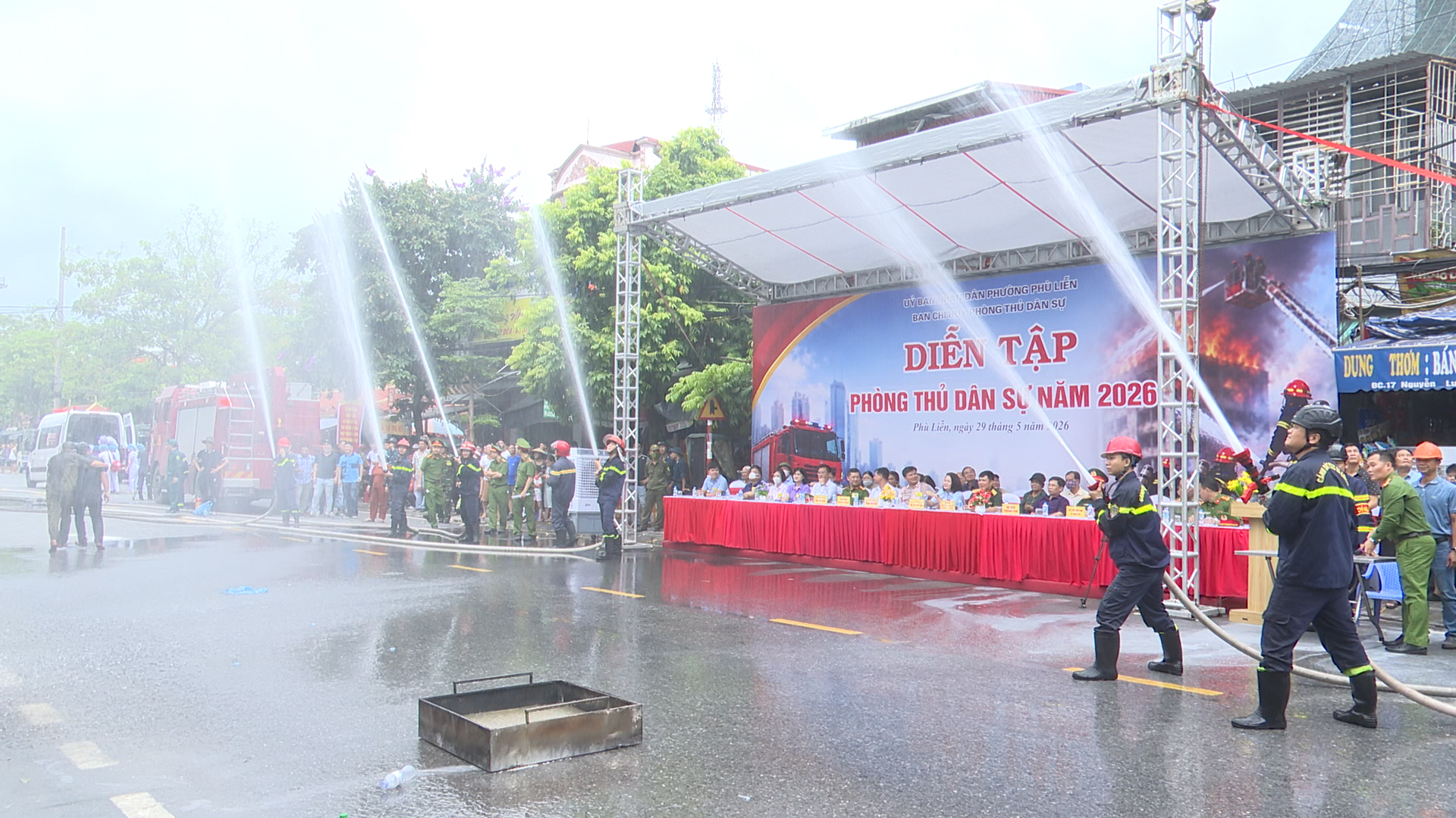 Diễn tập thực binh huy động lực lượng, phương tiện tham gia chữa ch&aacute;y, cứu hộ cứu nạn chợ G&ograve; C&ocirc;ng.