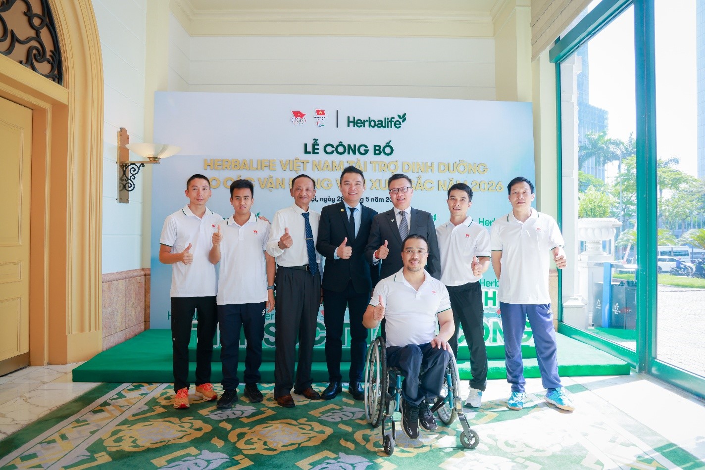 L&atilde;nh Đạo VOC & VPC c&ugrave;ng đại diện Herbalife Việt Nam với c&aacute;c VĐV Việt Nam