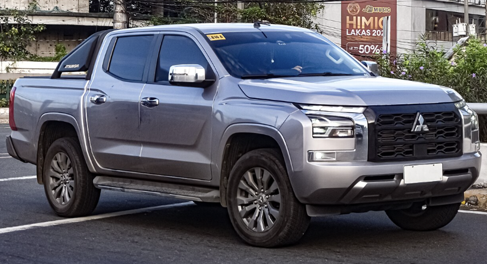 Các đại lý mạnh tay giảm giá sâu Mitsubishi Triton đời cũ để dọn kho giải phóng hàng tồn
