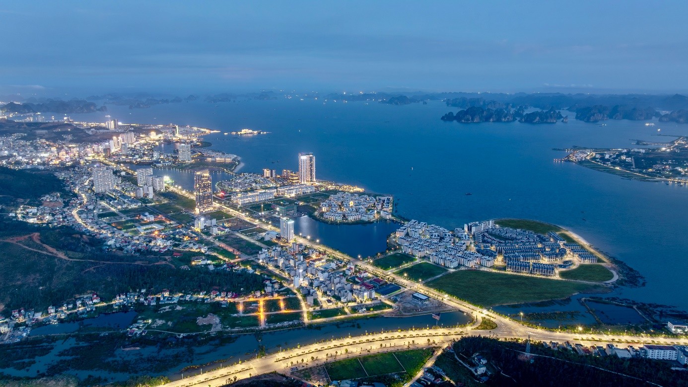 Halong Marina được phát triển như một đô thị trung tâm bên vịnh biển, tích hợp các chức năng an cư, nghỉ dưỡng, thương mại và giải trí. Halong Marina được phát triển như một đô thị trung tâm bên vịnh biển, tích hợp các chức năng an cư, nghỉ dưỡng, thương mại và giải trí.