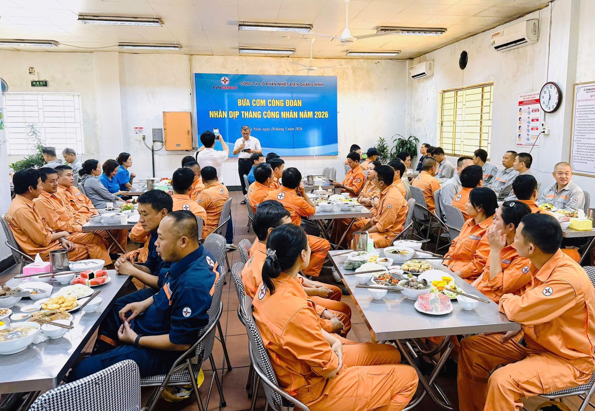Đ&ocirc;ng đảo CBCNV C&ocirc;ng ty tham gia chương tr&igrave;nh Bữa cơm C&ocirc;ng đo&agrave;n năm 2026