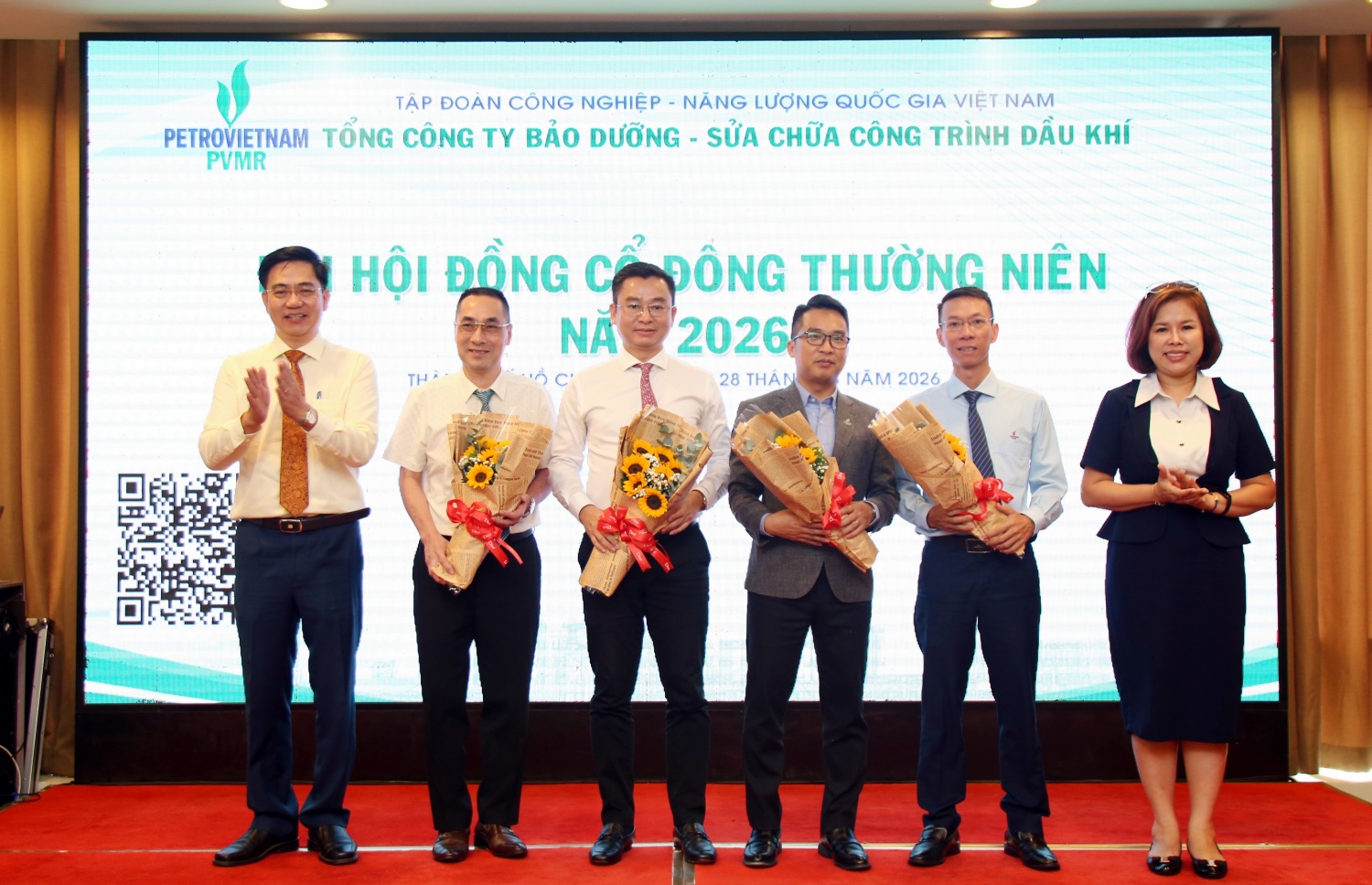 C&aacute;c th&agrave;nh vi&ecirc;n ban l&atilde;nh đạo, điều h&agrave;nh, ban kiểm so&aacute;t nhiệm kỳ mới của PVMR ra mắt Đại hội