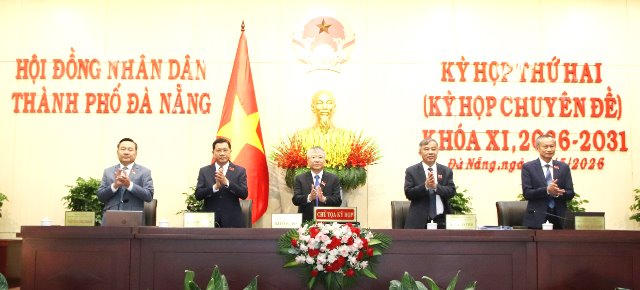 C&aacute;c đại biểu chủ tọa kỳ họp.