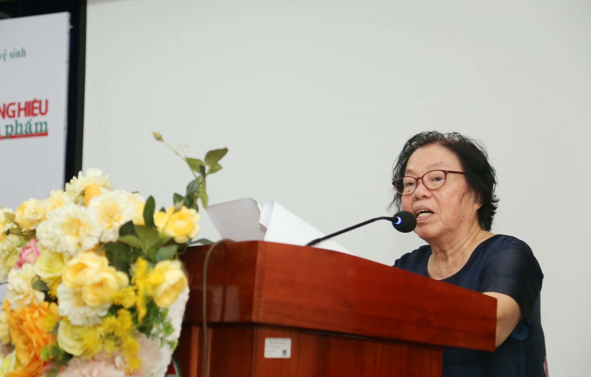 GS.TS Phan Thị Kim - nguyên Cục trưởng Cục An toàn thực phẩm, nguyên Chủ tịch Hội khoa học kỹ thuật An toàn thực phẩm Việt Nam phát biểu GS.TS Phan Thị Kim - nguyên Cục trưởng Cục An toàn thực phẩm, nguyên Chủ tịch Hội khoa học kỹ thuật An toàn thực phẩm Việt Nam phát biểu