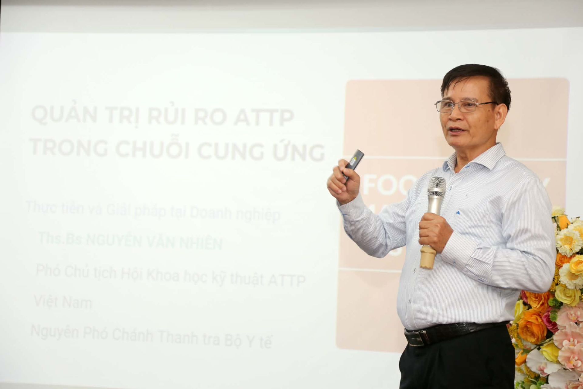 Phó Chủ tịch Hội Khoa học kỹ thuật an toàn thực phẩm Việt Nam Nguyễn Văn Nhiên tham luận tại hội thảo Phó Chủ tịch Hội Khoa học kỹ thuật an toàn thực phẩm Việt Nam Nguyễn Văn Nhiên tham luận tại hội thảo