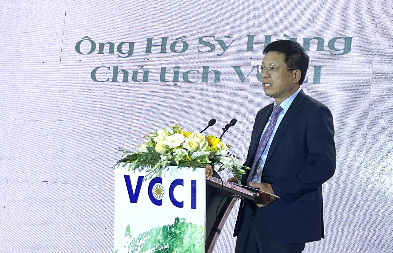 PGS.TS Hồ Sĩ Hùng Chủ tịch VCCI phát biểu tại Lễ công bố Báo cáo Kinh tế thường niên ĐBSCL 2025 PGS.TS Hồ Sĩ Hùng Chủ tịch VCCI phát biểu tại Lễ công bố Báo cáo Kinh tế thường niên ĐBSCL 2025