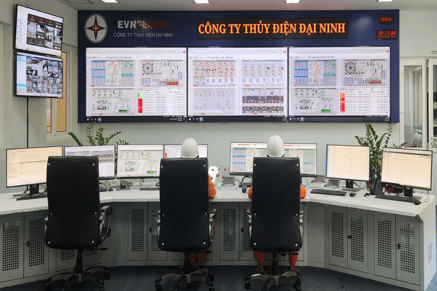 Ph&ograve;ng vận h&agrave;nh trung t&acirc;m nh&agrave; m&aacute;y thủy điện Đại Ninh. Ảnh: Ng&ocirc; Viết Điển