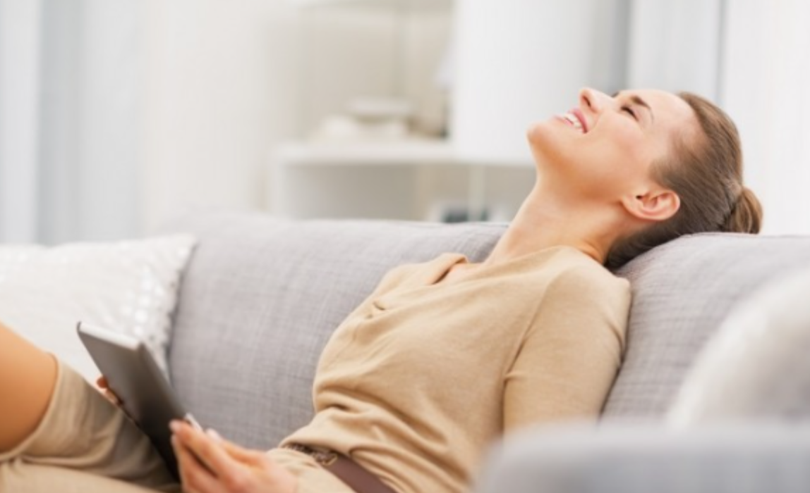 Nghỉ ngơi hợp l&yacute; cũng gi&uacute;p giảm đau lưng hiệu quả tại nh&agrave;