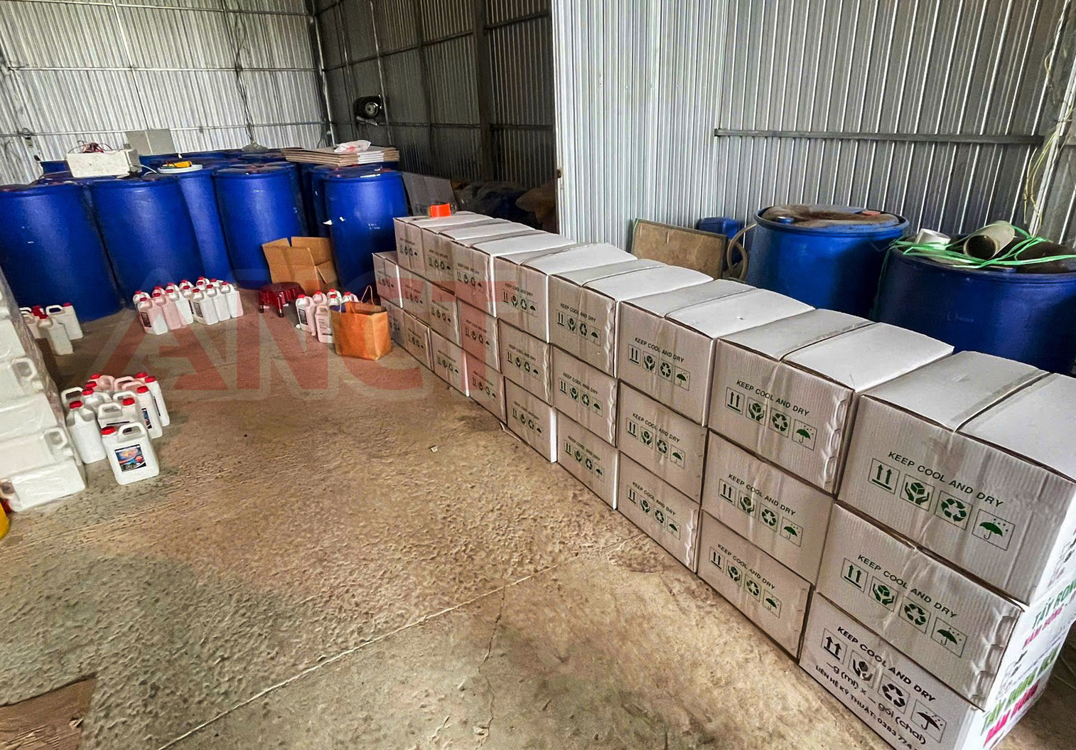 Tang vật tại kho cơ sở sản xuất kinh doanh ph&acirc;n b&oacute;n tr&aacute;i ph&aacute;p lu&acirc;tj