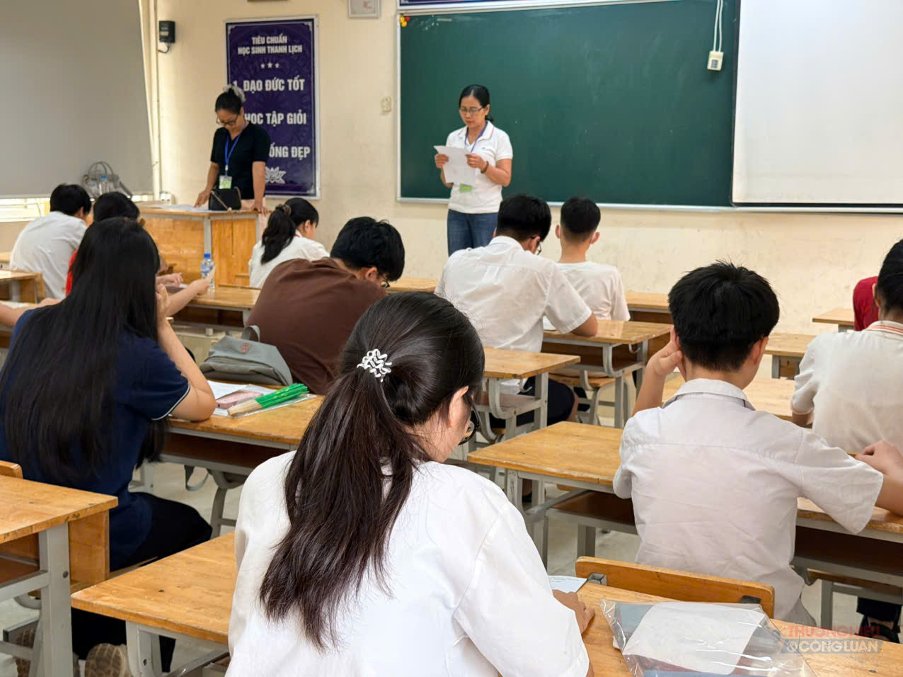 C&aacute;c gi&aacute;m thị bắt đầu phổ biến quy chế cho th&iacute; sinh.