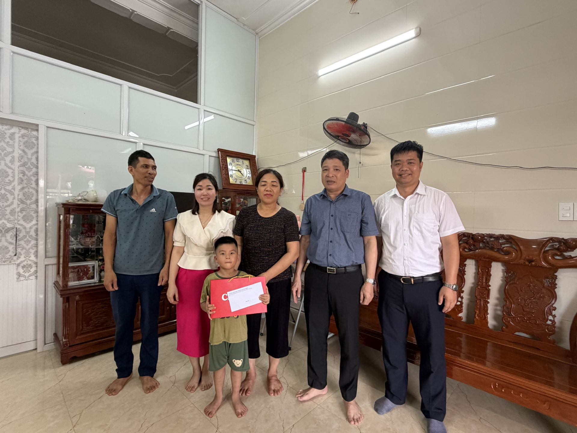 Phường Dương Kinh lan tỏa yêu thương đến trẻ em có hoàn cảnh khó khăn dịp Quốc tế Thiếu nhi 1/6