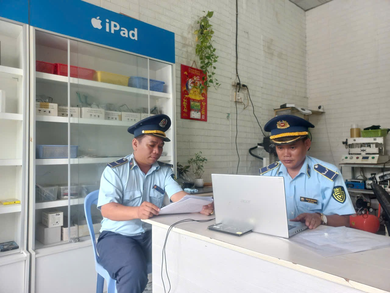 Đồng Tháp: Xử phạt 90 triệu đồng 6 cửa hàng điện thoại vi phạm bản quyền nhãn hiệu Apple