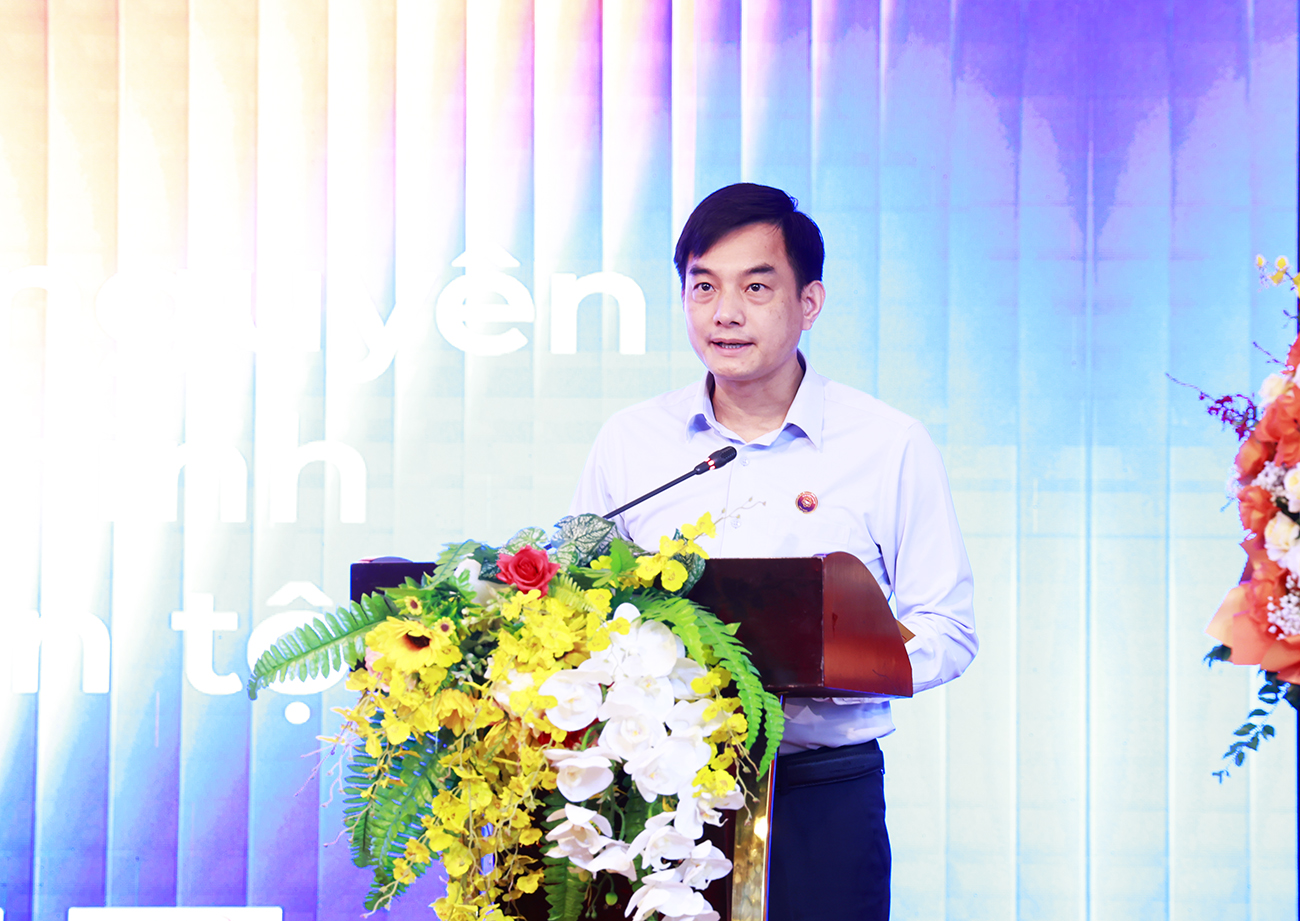 Đại tá Đỗ Đức Trịnh, Phó Giám đốc Công an tỉnh phát biểu tại hội nghị Đại tá Đỗ Đức Trịnh, Phó Giám đốc Công an tỉnh phát biểu tại hội nghị