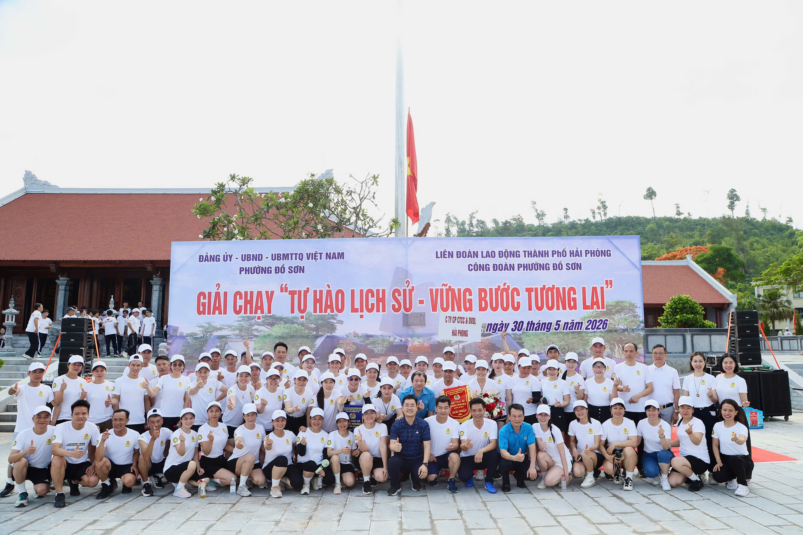 Hơn 1.000 đoàn viên Công đoàn và Nhân dân phường Đồ Sơn tham gia Giải chạy “Tự hào lịch sử - Vững bước tương lai”