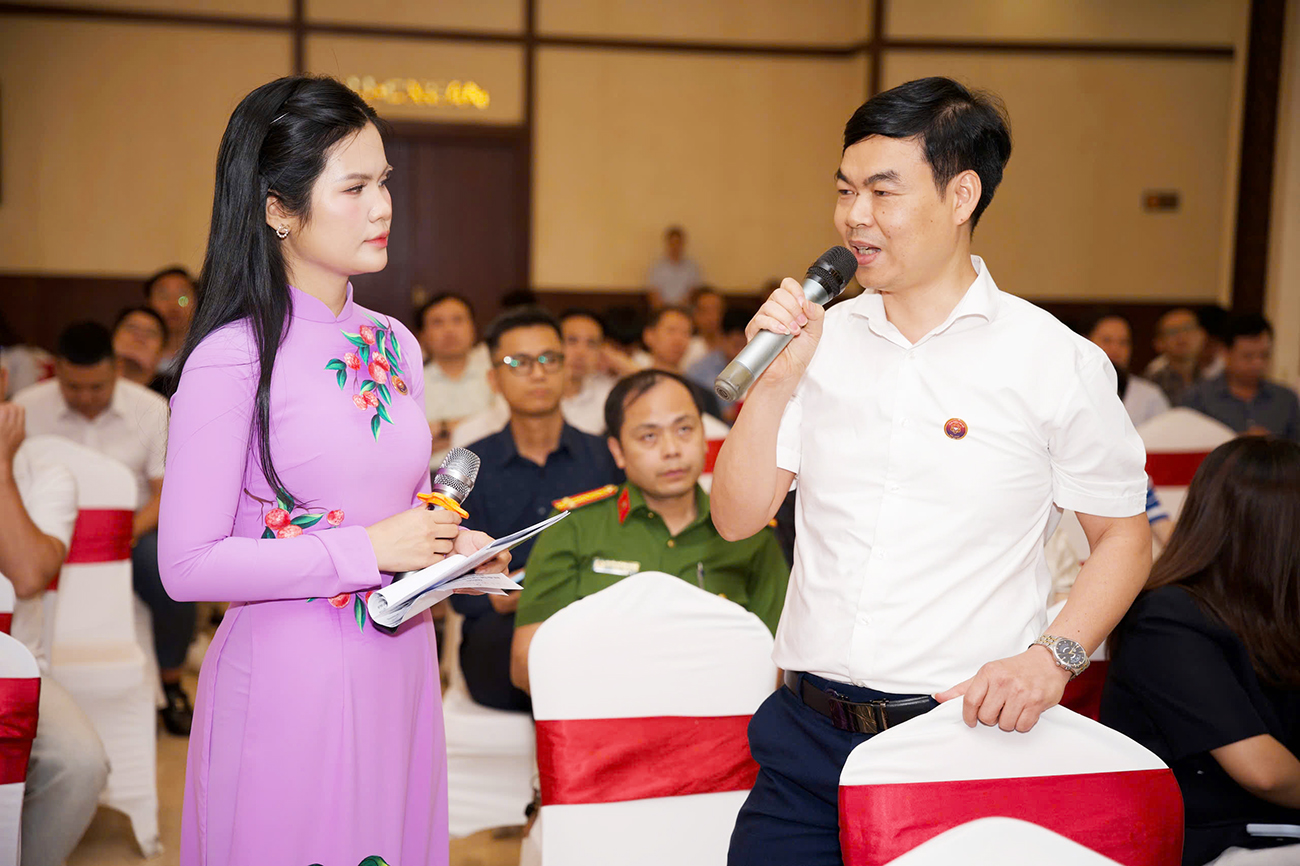 Ông Nguyễn Khắc Thụy, Quản trị trang Bắc Ninh Media chia sẻ tại hội nghị Ông Nguyễn Khắc Thụy, Quản trị trang Bắc Ninh Media chia sẻ tại hội nghị