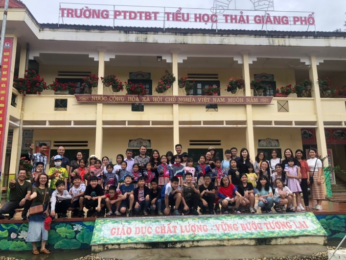 Nhiều đo&agrave;n kh&aacute;ch, gi&aacute;o vi&ecirc;n v&agrave; học sinh từ c&aacute;c địa phương kh&aacute;c đ&atilde; đến tham quan, học tập m&ocirc; h&igrave;nh.