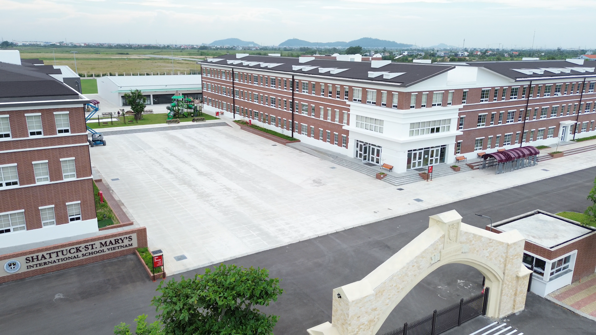 Trường c&oacute; địa chỉ tại Tổ d&acirc;n phố 1, Tr&agrave; Kh&ecirc;, phường Hưng Đạo, th&agrave;nh phố Hải Ph&ograve;ng.