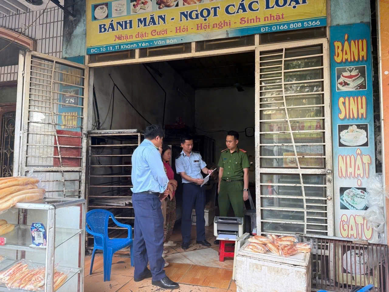 Lào Cai: Đội QLTT số 8 xử lý 12 vụ vi phạm an toàn thực phẩm, phạt và tiêu hủy hàng hóa hơn 58 triệu đồng