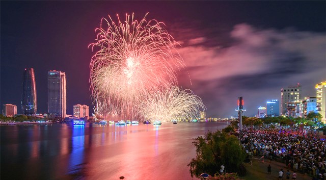 Cùng với đà tăng trưởng khách lưu trú, hoạt động hàng không đến Đà Nẵng cũng ghi nhận mức tăng tích cực. Cùng với đà tăng trưởng khách lưu trú, hoạt động hàng không đến Đà Nẵng cũng ghi nhận mức tăng tích cực.