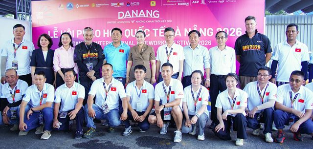 Ph&oacute; Chủ tịch UBND th&agrave;nh phố Nguyễn Thị Anh Thi tin tưởng 2 đội sẽ mang đến những m&agrave;n ph&aacute;o hoa đặc sắc, g&oacute;p phần tạo n&ecirc;n dấu ấn cho m&ugrave;a DIFF năm nay.