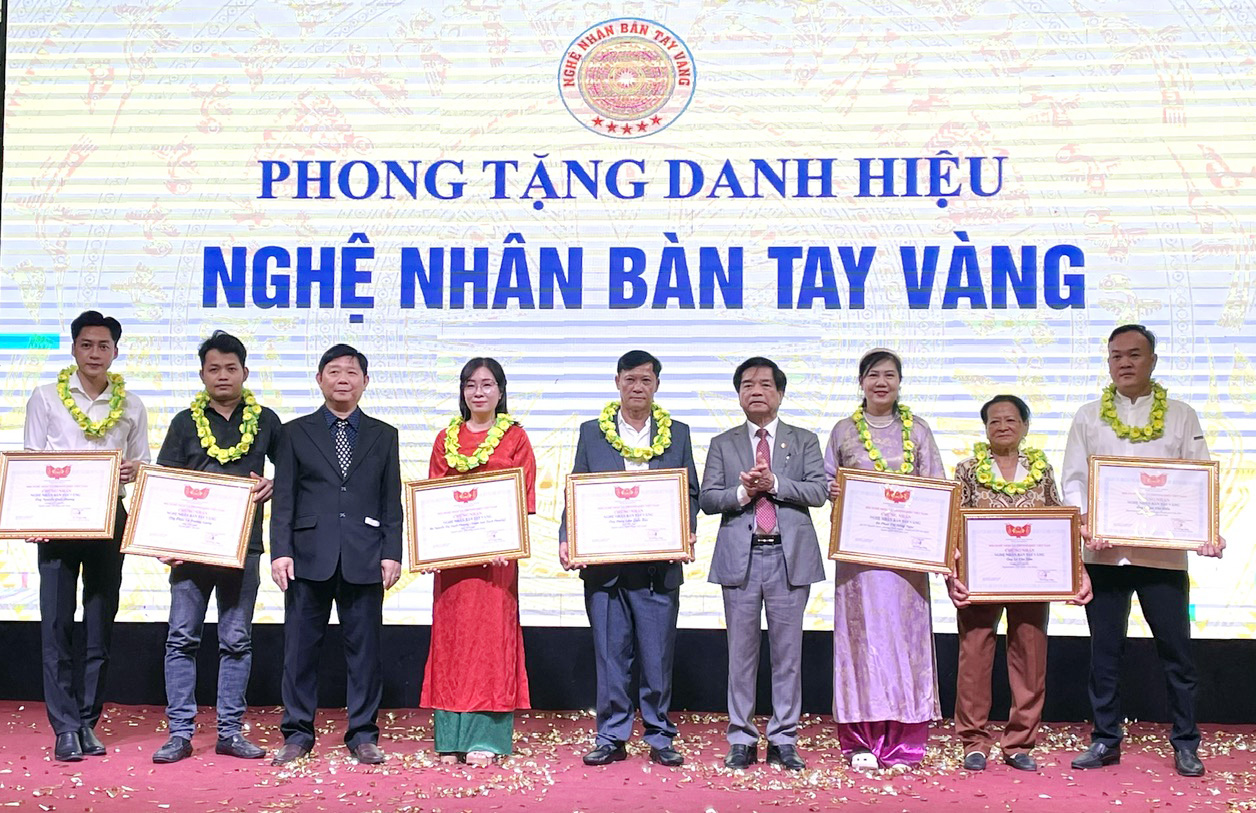 Hội Nghệ nhân và Thương hiệu Việt Nam: Tôn vinh hơn 30 nghệ nhân, doanh nhân