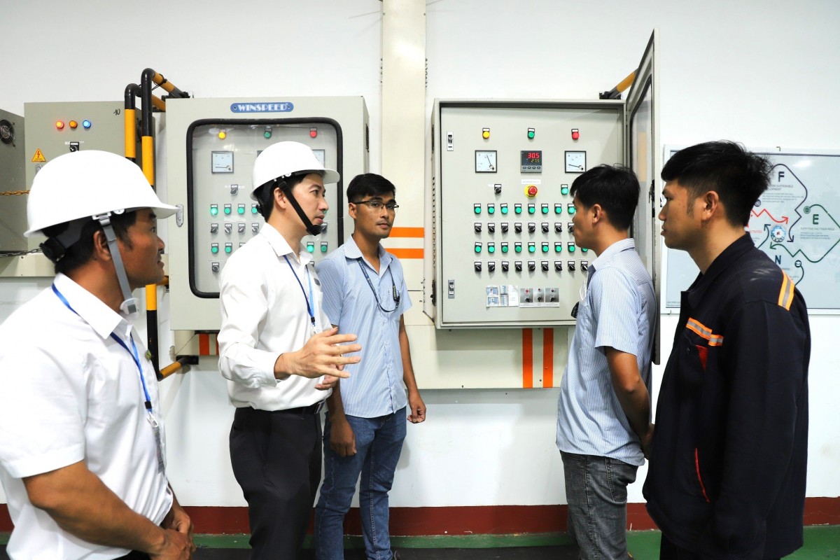 EVNSPC đẩy mạnh tư vấn tiết kiệm điện, điều chỉnh phụ tải điện (DR) và dịch chuyển phụ tải nhằm giảm áp lực cho hệ thống điện vào giờ cao điểm EVNSPC đẩy mạnh tư vấn tiết kiệm điện, điều chỉnh phụ tải điện (DR) và dịch chuyển phụ tải nhằm giảm áp lực cho hệ thống điện vào giờ cao điểm