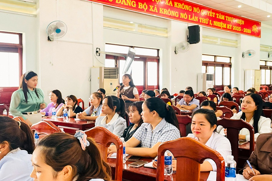 Sinh hoạt chuy&ecirc;n m&ocirc;n tại Cụm chuy&ecirc;n m&ocirc;n số 9.