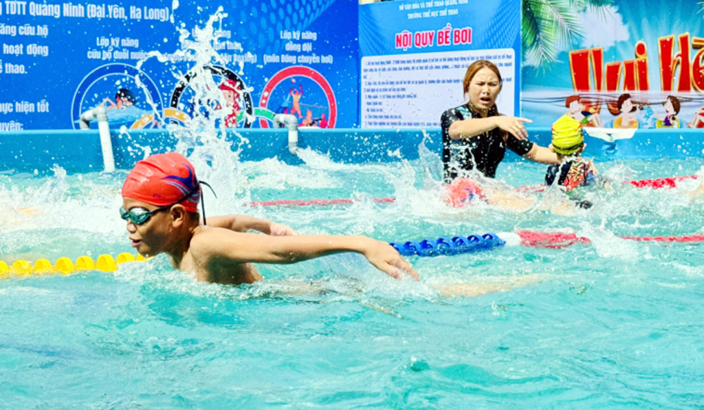 Quảng Ninh: Mở lớp tập huấn bơi an toàn, cứu đuối ở 12 địa phương trên địa bàn tỉnh