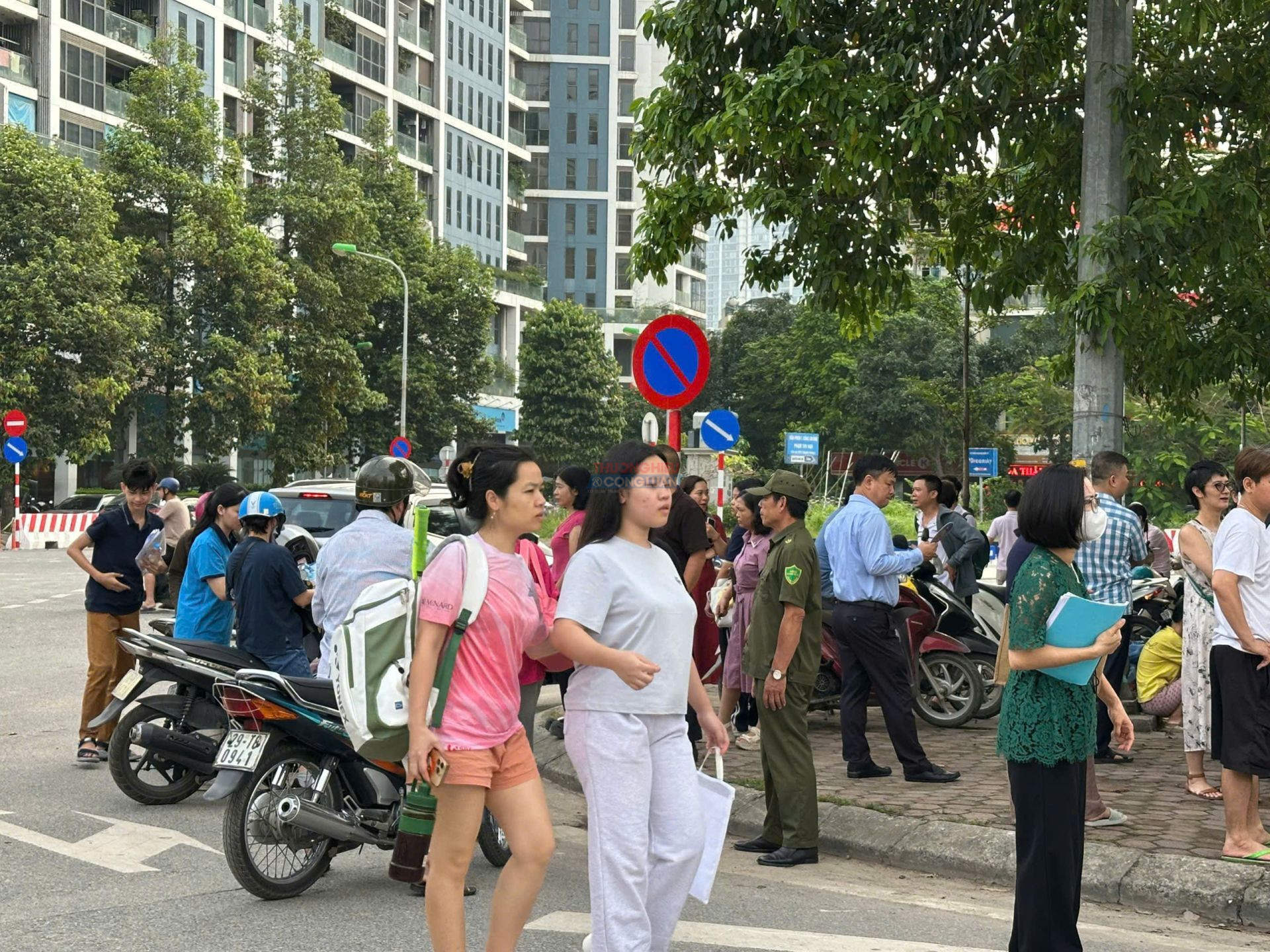 Sáng nay, gần 125.000 sĩ tử Hà Nội vượt Sáng nay, gần 125.000 sĩ tử Hà Nội vượt