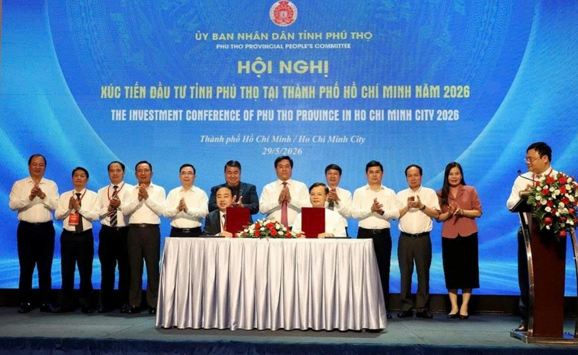 C&aacute;c đồng ch&iacute; l&atilde;nh đạo tỉnh Ph&uacute; Thọ đ&atilde; dự v&agrave; chứng kiến lễ k&yacute; kết Bản ghi nhớ hợp t&aacute;c (MOU) giữa Trung t&acirc;m X&uacute;c tiến đầu tư v&agrave; Hỗ trợ doanh nghiệp tỉnh Ph&uacute; Thọ v&agrave; Tập đo&agrave;n Central Retail Việt Nam, li&ecirc;n quan đến dự &aacute;n ph&aacute;t triển Trung t&acirc;m thương mại GO tr&ecirc;n địa b&agrave;n tỉnh.