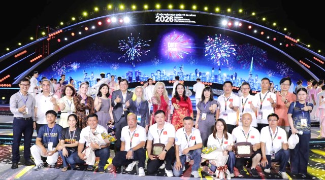 DIFF 2026 do UBND TP. Đ&agrave; Nẵng phối hợp c&ugrave;ng Sun Group tổ chức đ&atilde; ch&iacute;nh thức khai mạc trong kh&ocirc;ng kh&iacute; s&ocirc;i động v&agrave; đầy cảm x&uacute;c.