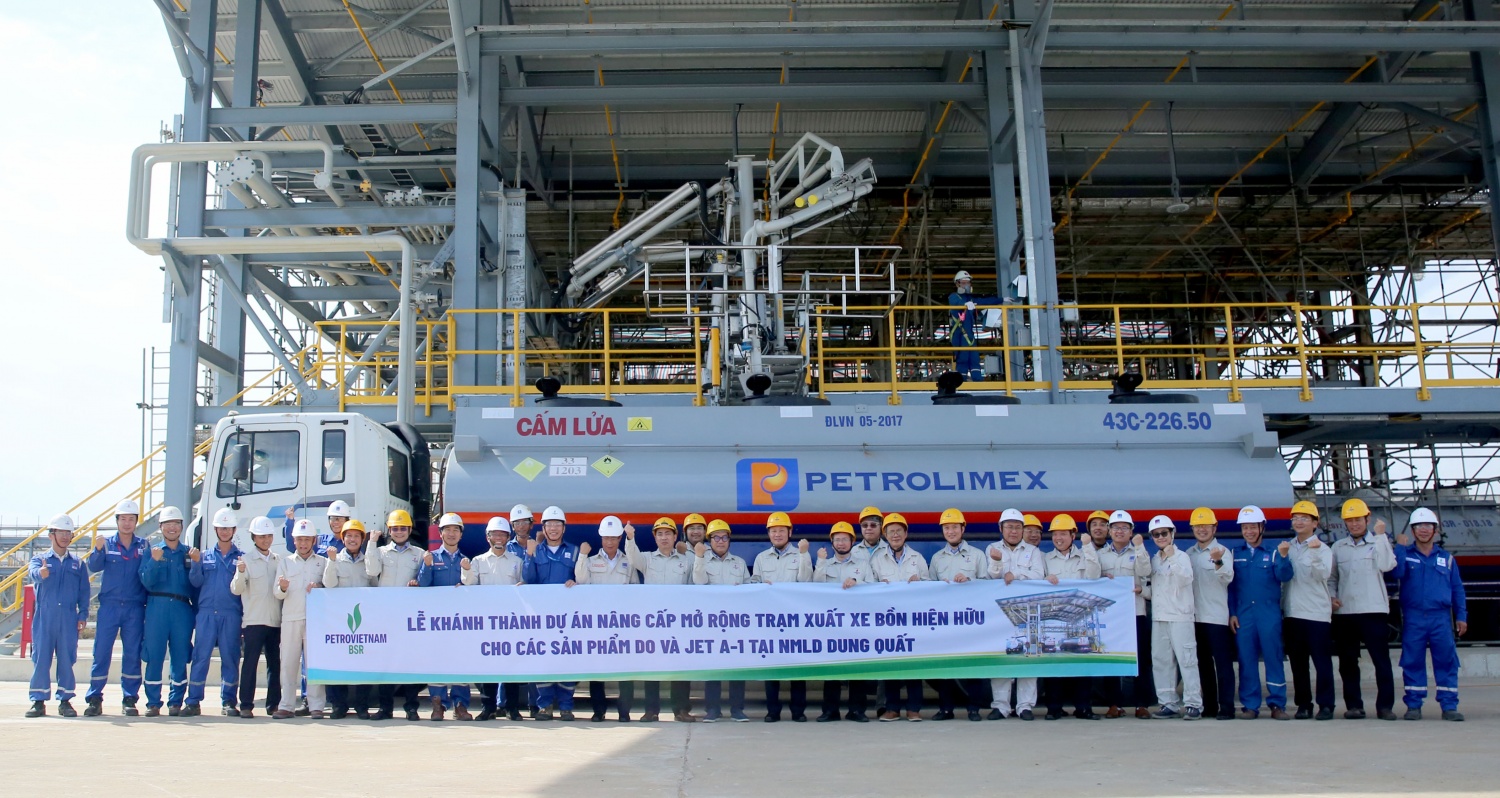 C&aacute;c đại biểu tại Lễ kh&aacute;nh th&agrave;nh Dự &aacute;n NCMR Trạm xuất xe bồn hiện hữu cho c&aacute;c sản phẩm DO v&agrave; Jet-A1 của NMLD Dung Quất.