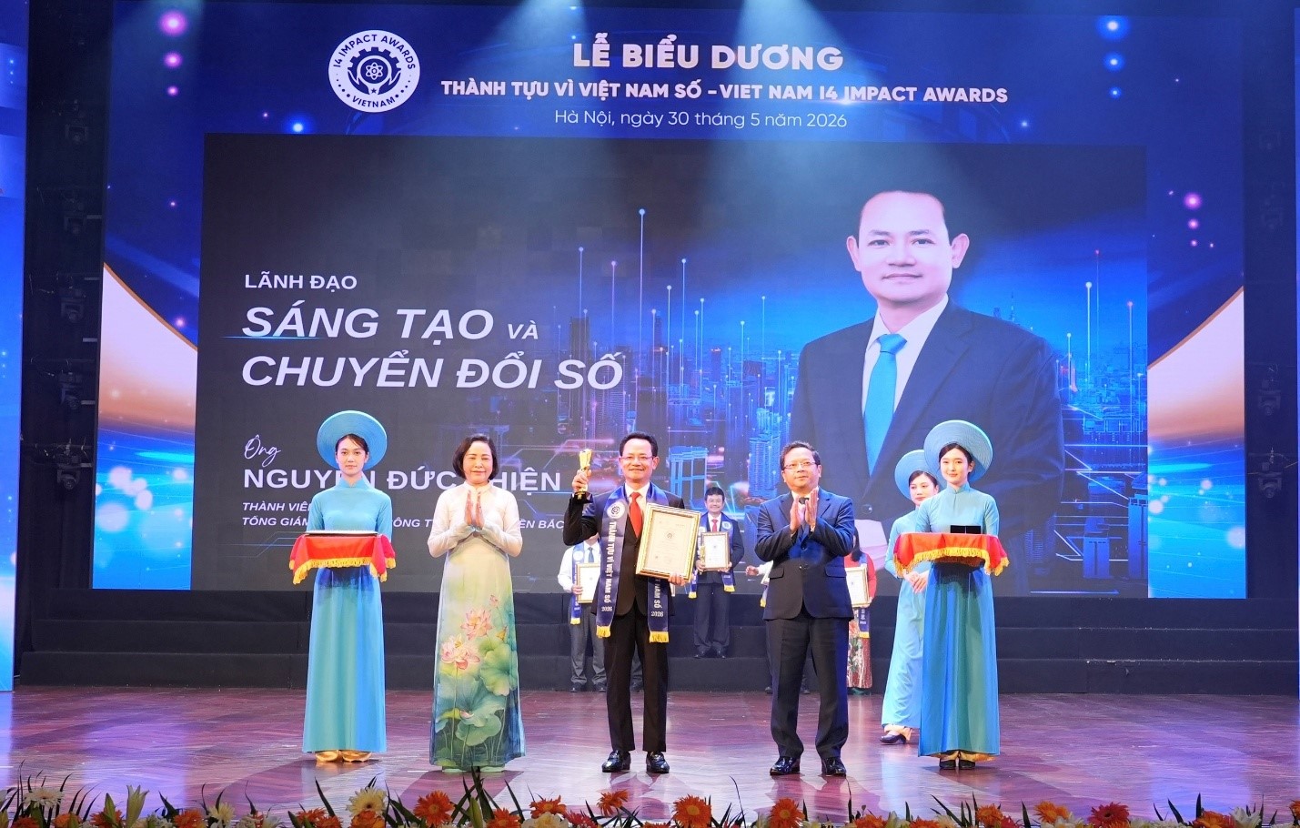 Tổng Giám đốc Nguyễn Đức Thiện vinh dự nhận giải thưởng “Lãnh đạo Sáng tạo và Chuyển đổi số”