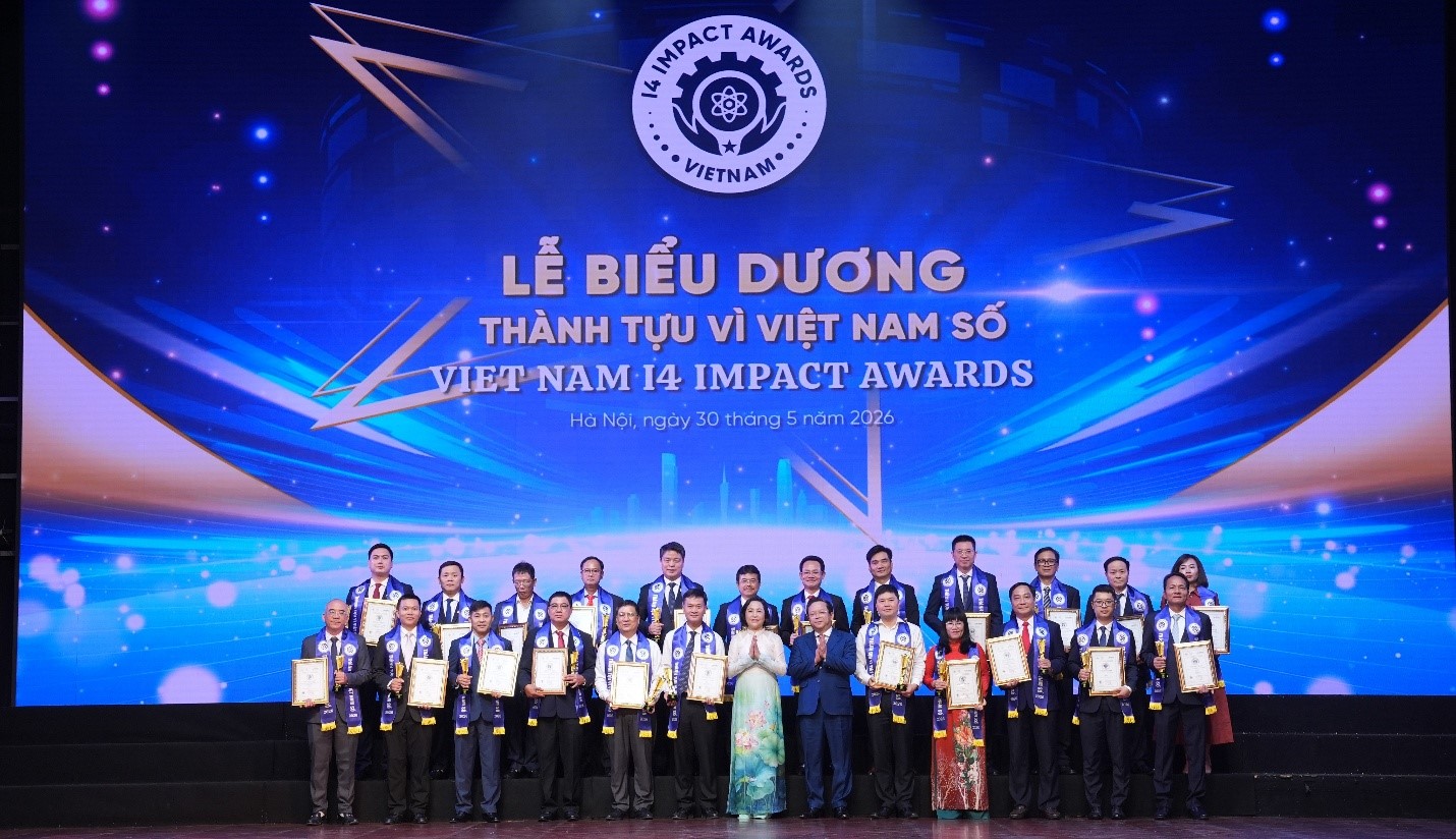 Ông Nguyễn Đức Thiện - Tổng Giám đốc EVNNPC được vinh danh tại hạng mục “Lãnh đạo Sáng tạo và Chuyển đổi số” trong Chương trình Biểu dương Thành tựu tác động vì Việt Nam số - Viet Nam I4 Impact Awards 2026 Ông Nguyễn Đức Thiện - Tổng Giám đốc EVNNPC được vinh danh tại hạng mục “Lãnh đạo Sáng tạo và Chuyển đổi số” trong Chương trình Biểu dương Thành tựu tác động vì Việt Nam số - Viet Nam I4 Impact Awards 2026