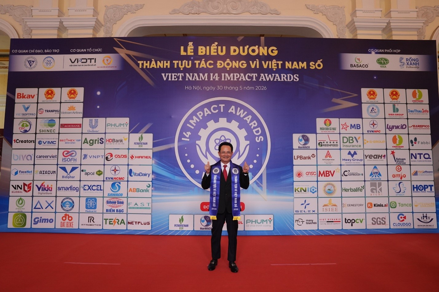 Tổng Giám đốc Nguyễn Đức Thiện chia sẻ về hành trình đổi mới sáng tạo và chuyển đổi số Tổng Giám đốc Nguyễn Đức Thiện chia sẻ về hành trình đổi mới sáng tạo và chuyển đổi số