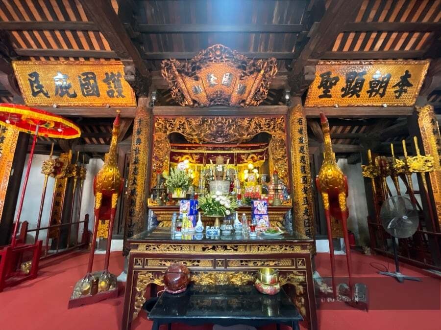 Đình Phúc Xá còn là nơi lưu giữ 2 tấm bia dựng vào thời Nguyễn, 8 câu đối ca ngợi chiến công của Lý Thường Kiệt, 7 đạo sắc phong thời Nguyễn Đình Phúc Xá còn là nơi lưu giữ 2 tấm bia dựng vào thời Nguyễn, 8 câu đối ca ngợi chiến công của Lý Thường Kiệt, 7 đạo sắc phong thời Nguyễn