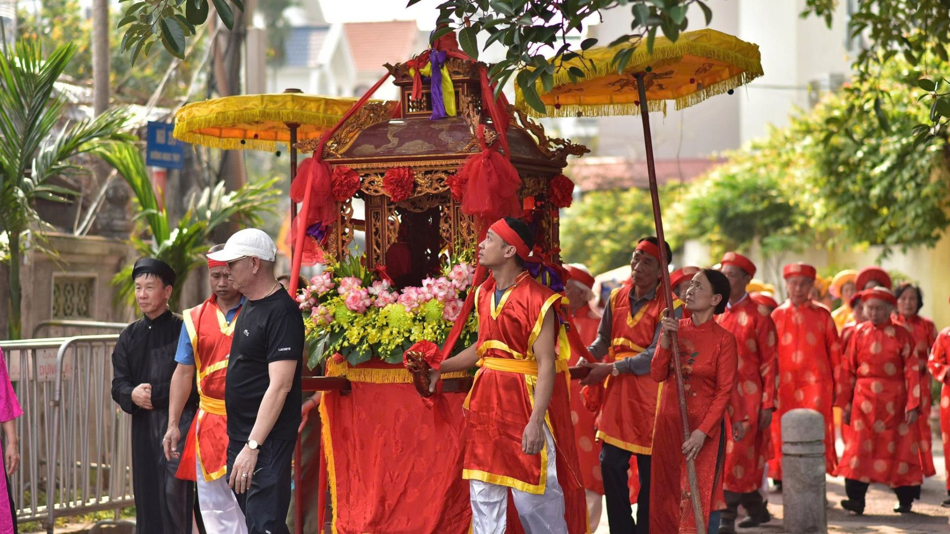 Hàng năm, đình làng tổ chức 2 lễ hội chính là mùng 6/3 và mùng 2/6 âm lịch Hàng năm, đình làng tổ chức 2 lễ hội chính là mùng 6/3 và mùng 2/6 âm lịch