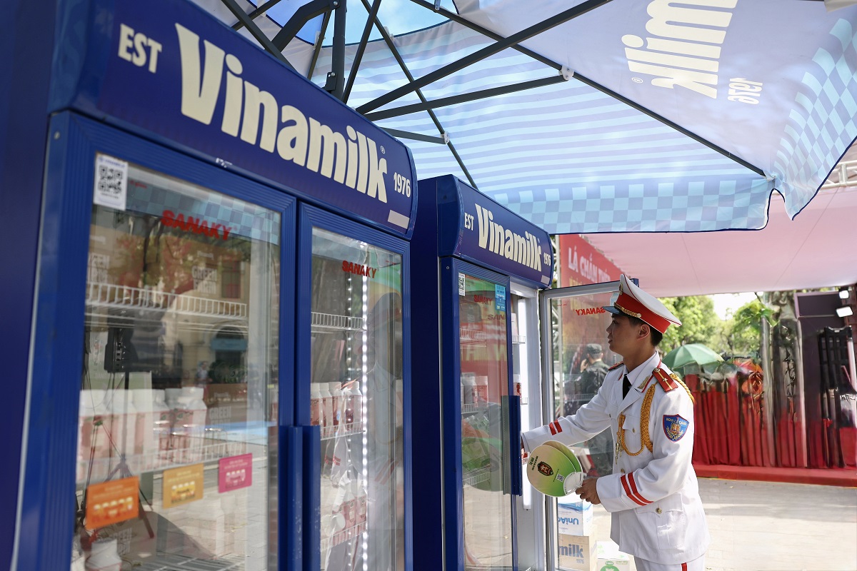 Những sản phẩm dinh dưỡng m&aacute;t l&agrave;nh của Vinamik đ&atilde; g&oacute;p phần gi&uacute;p c&aacute;c lực lượng phục vụ chương tr&igrave;nh giải kh&aacute;t v&agrave; tiếp th&ecirc;m năng lượng. Ảnh: Vi Nam