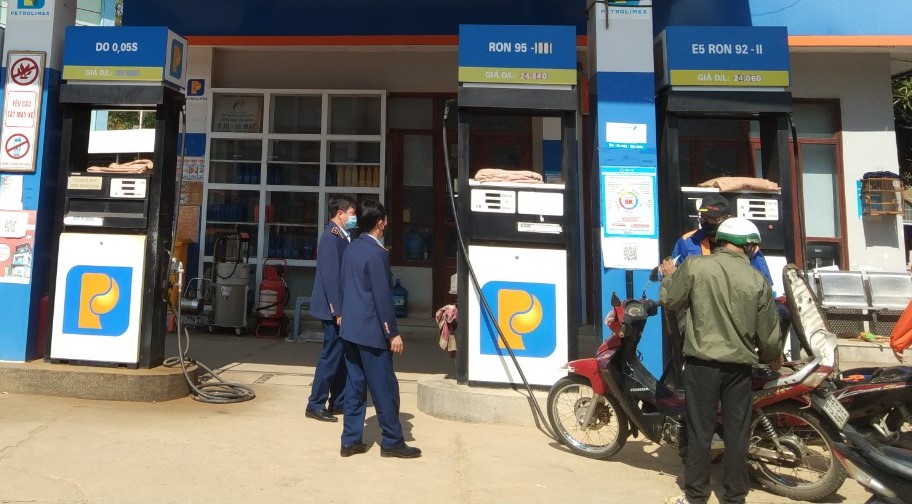 Điện Biên: 77/80 cửa hàng kinh doanh xăng dầu đã chuyển sang bán xăng E10