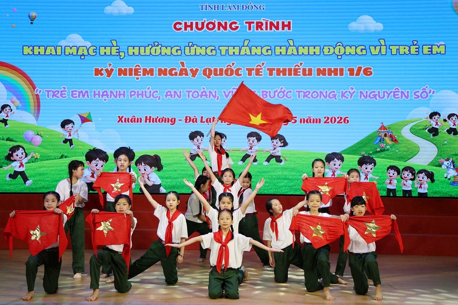 Màn trình diễn nhảy hiện đại mang đến không khí vui tươi, hào hứng cho ngày hội của thiếu nhi. Ảnh: Ánh Nguyệt Màn trình diễn nhảy hiện đại mang đến không khí vui tươi, hào hứng cho ngày hội của thiếu nhi. Ảnh: Ánh Nguyệt