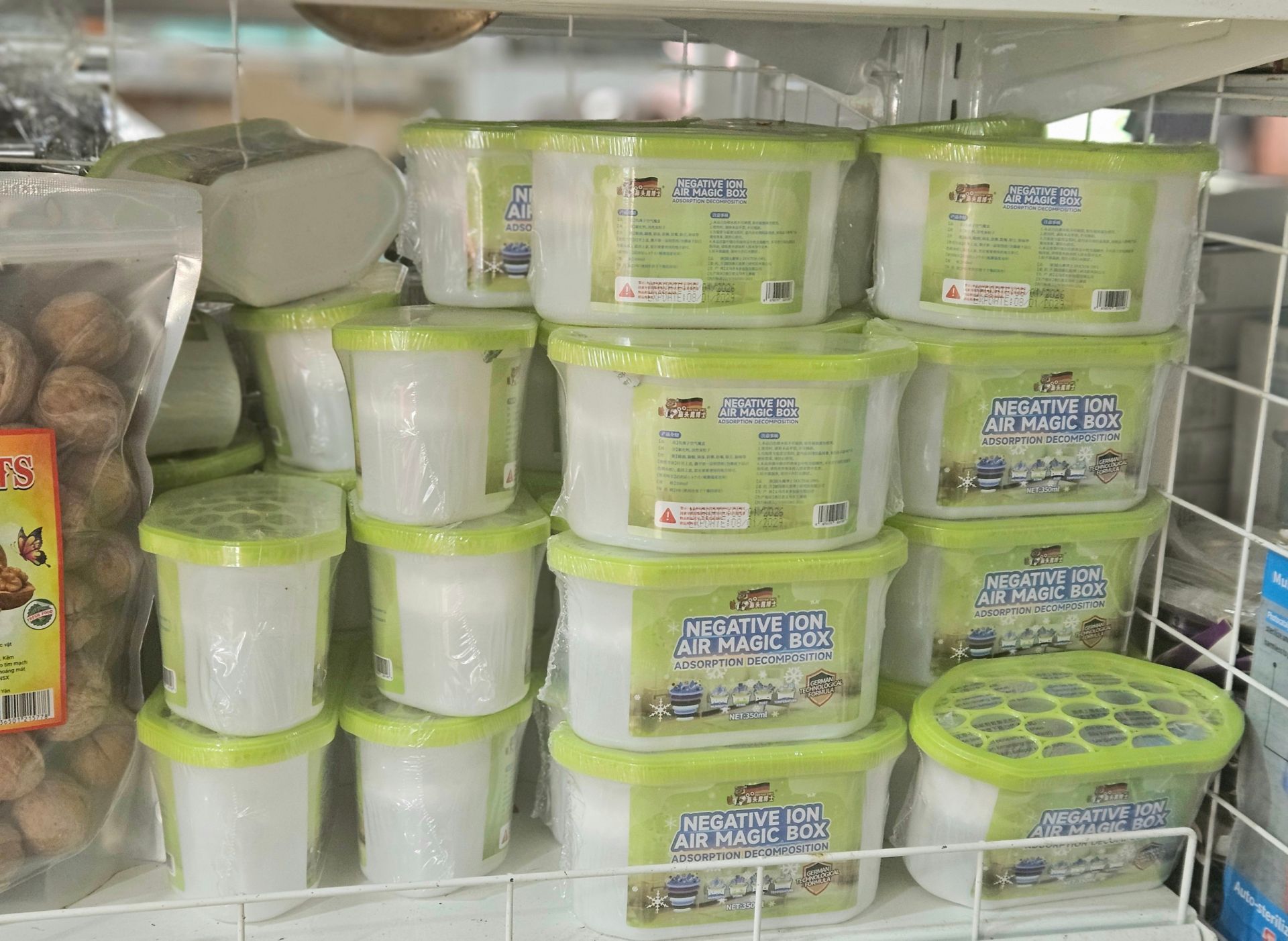 Hàng hóa có dấu hiệu vi phạm được bày bán công khai tại cơ sở Hàng hóa có dấu hiệu vi phạm được bày bán công khai tại cơ sở