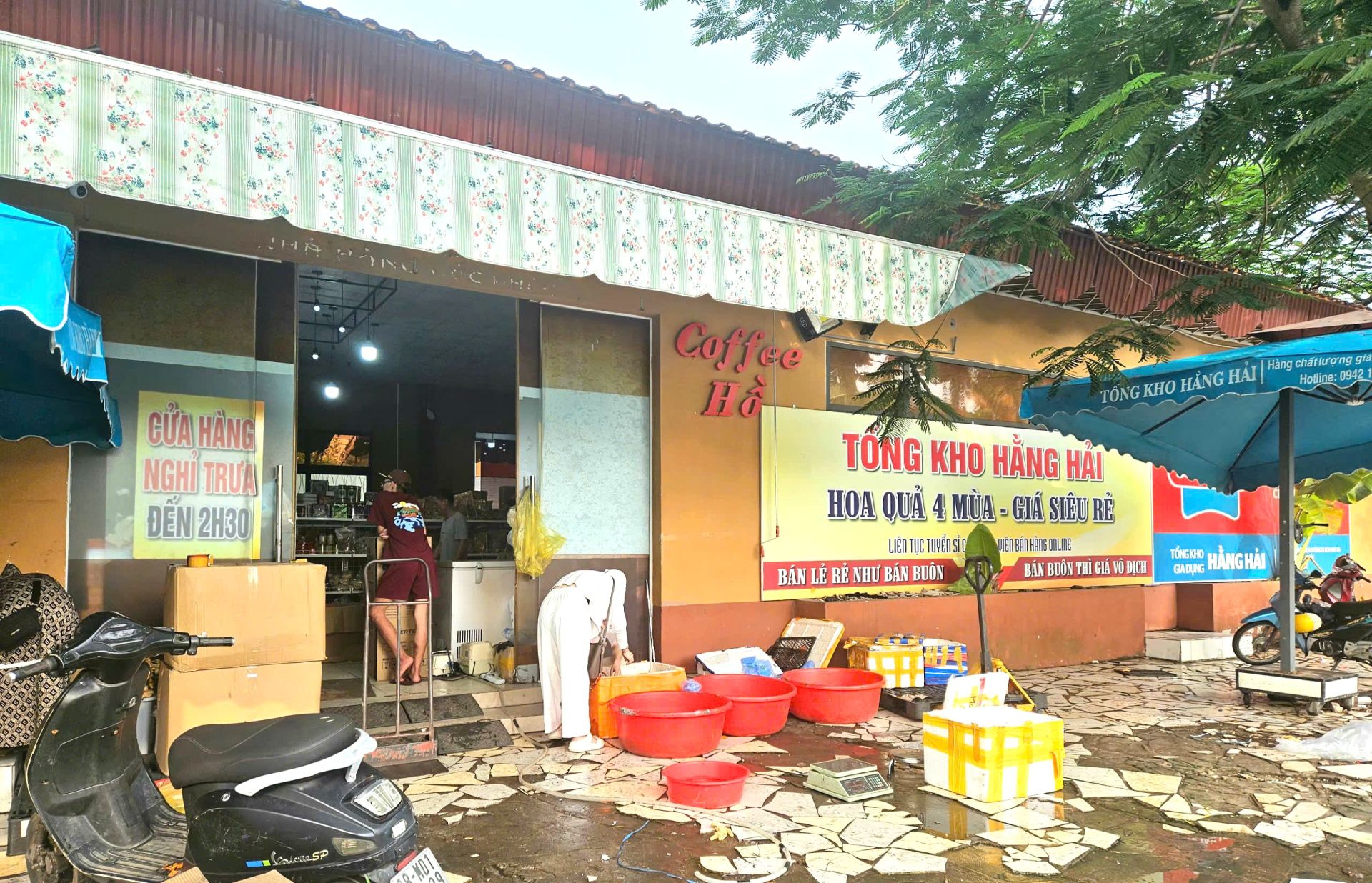 Ninh Bình: Cần sớm kiểm tra Tổng kho Hằng Hải bày bán công khai hàng hóa không rõ nguồn gốc