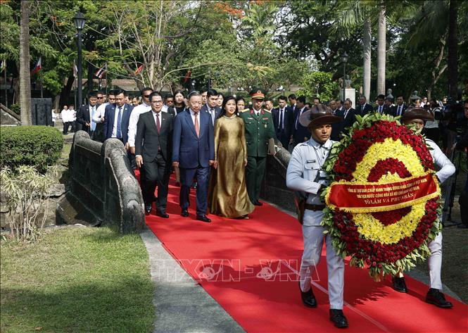 Tổng Bí thư, Chủ tịch nước Tô Lâm dâng hoa tại Tượng đài Chủ tịch Hồ Chí Minh ở Philippines