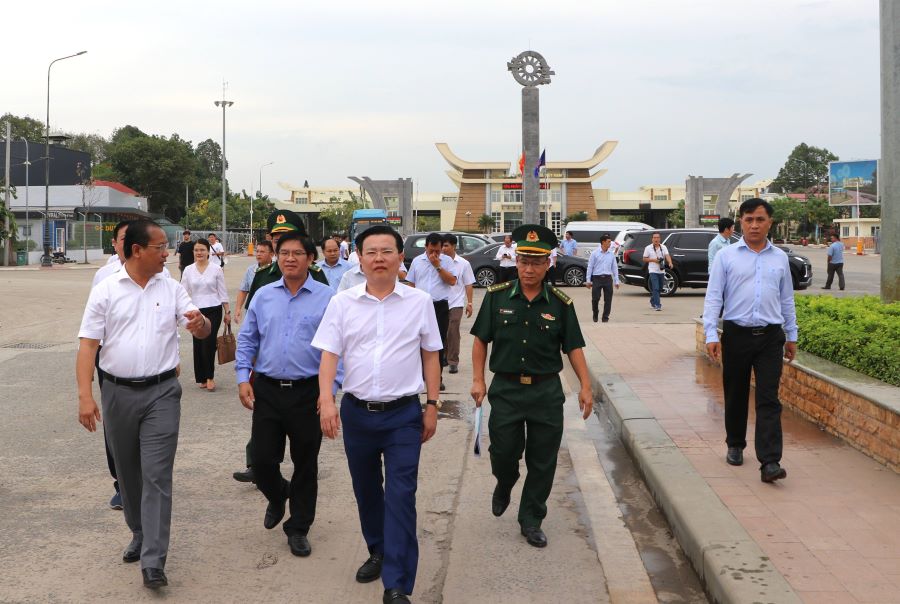 Đoàn công tác khảo sát các khu vực Cửa khẩu Quốc tế Mộc Bài Đoàn công tác khảo sát các khu vực Cửa khẩu Quốc tế Mộc Bài
