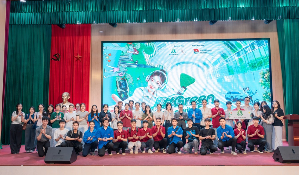 Sinh viên Trường ĐH Tài nguyên & Môi trường Hà Nội tìm hiểu thông tin về cuộc thi. Cuộc thi có tổng giá trị giải thưởng lên đến 500 triệu đồng với nhiều hạng mục hấp dẫn về tiêu chí lan tỏa và tính sáng tạo. Ảnh: BTC. Sinh viên Trường ĐH Tài nguyên & Môi trường Hà Nội tìm hiểu thông tin về cuộc thi. Cuộc thi có tổng giá trị giải thưởng lên đến 500 triệu đồng với nhiều hạng mục hấp dẫn về tiêu chí lan tỏa và tính sáng tạo. Ảnh: BTC.