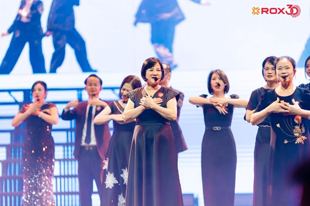 Những gương mặt gắn b&oacute; nhiều năm với ROX c&ugrave;ng hội tụ tr&ecirc;n s&acirc;n khấu tuổi 30, mang theo c&acirc;u chuyện về sự tận t&acirc;m v&agrave; đồng h&agrave;nh bền bỉ