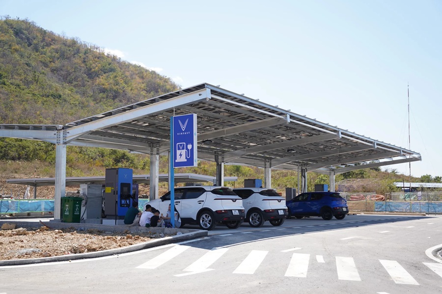 Trạm sạc xe điện VinFast tr&ecirc;n cao tốc TP HCM &ndash; Nha Trang