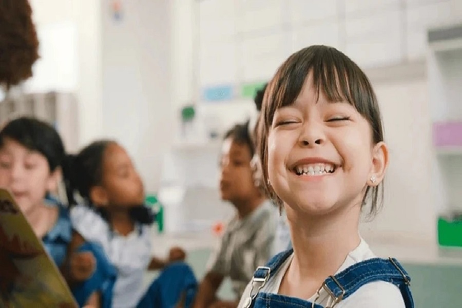 Trẻ em luôn có những tiếng cười vô tư - bài học thật sự dành cho người trưởng thành. Ảnh: Shutterstock. Trẻ em luôn có những tiếng cười vô tư - bài học thật sự dành cho người trưởng thành. Ảnh: Shutterstock.