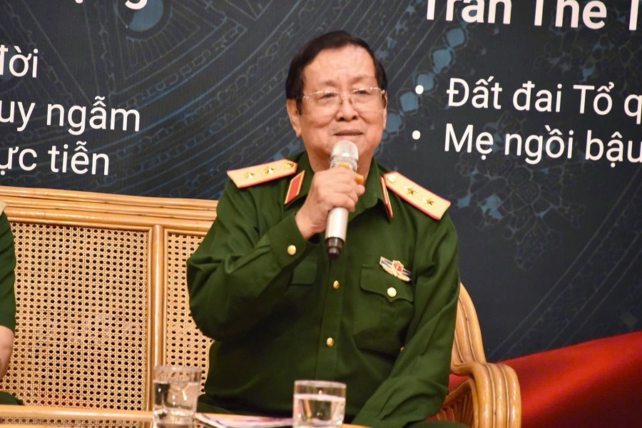 Trung tướng, AHLLVTND Lưu Phước Lượng chia sẻ trong buổi ra mắt sách. Trung tướng, AHLLVTND Lưu Phước Lượng chia sẻ trong buổi ra mắt sách.